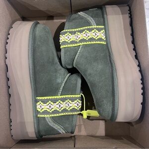 Ugg women’s platform classic ultra mini braid boots 7